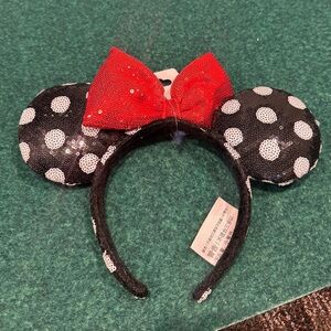 NWT Disney Minnie Mouse Black & White Sequin Ears w Red Bow